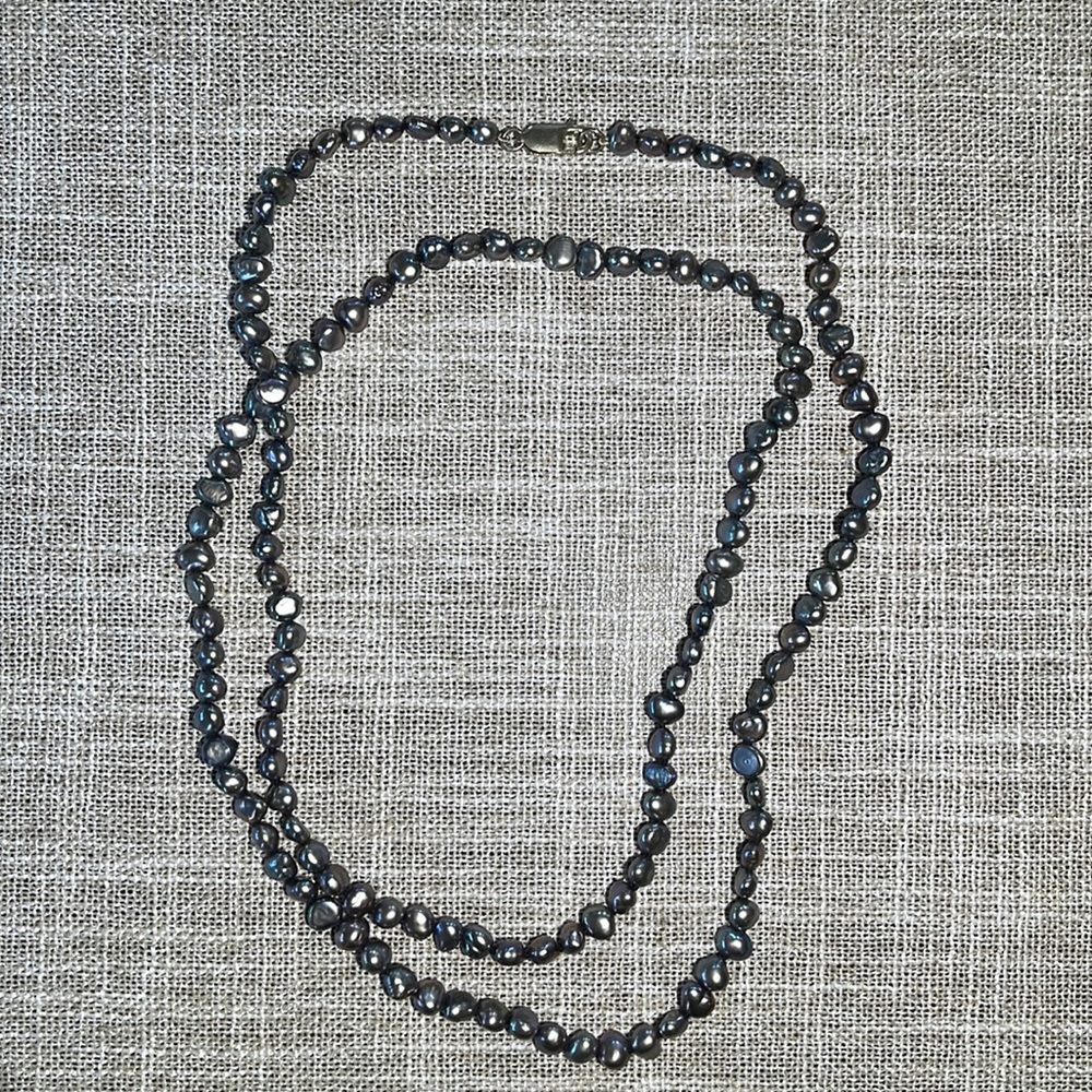 Black pearl necklace